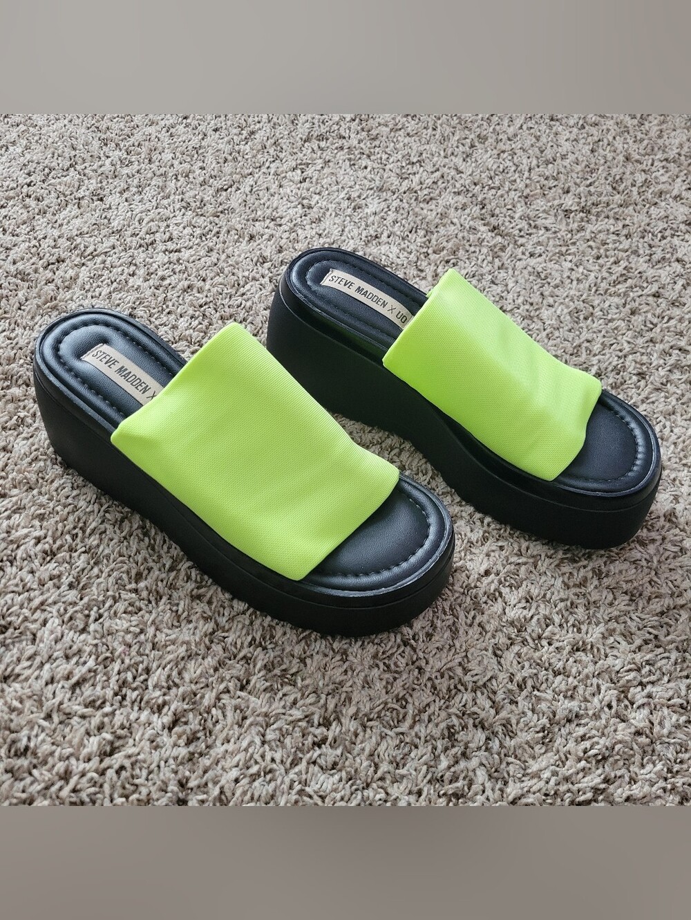 Steve Madden X UO Scrunchy Platform Sandals Shoes Neon Green Yellow Slinky 8 - Picture 3 of 11